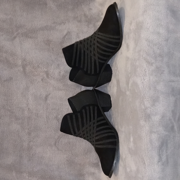 1007 Zee Alexis Slip on Shoes - Picture 3 of 8